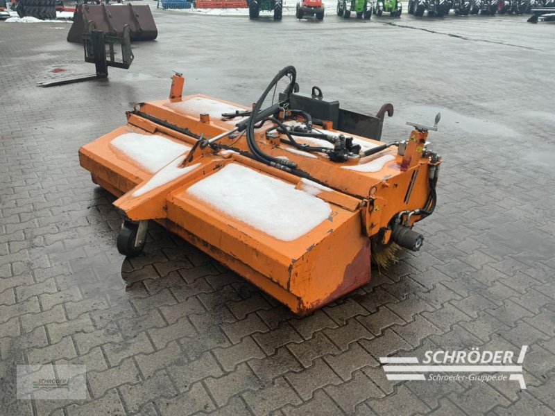 Kehrmaschine del tipo Bema 30 DUAL 2300 | CLAAS SCORPION AUFNAHME, Gebrauchtmaschine In Lastrup (Immagine 1)